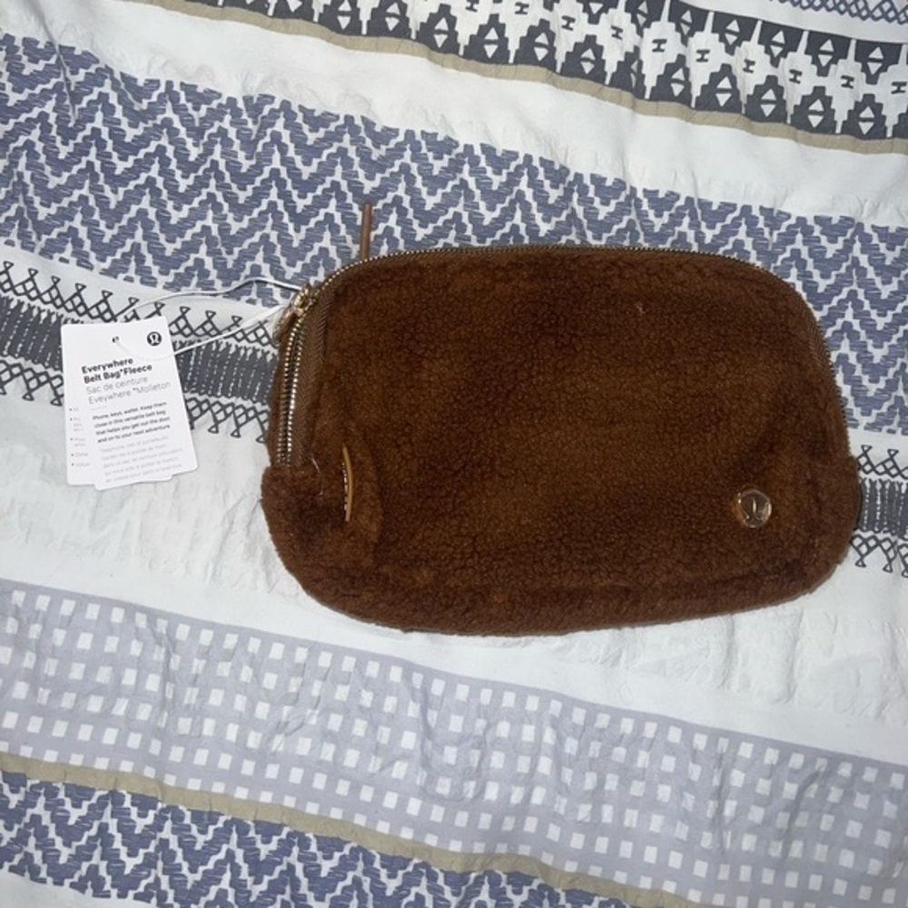 NWT Lululemon fleece everywhere beltβ bag
Brown